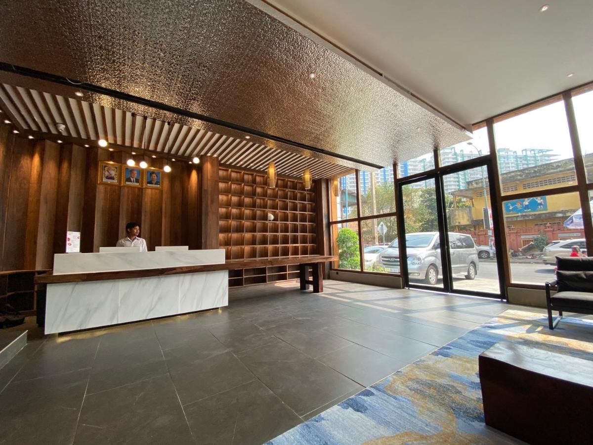 Yunfan Hotel Пномпень Экстерьер фото